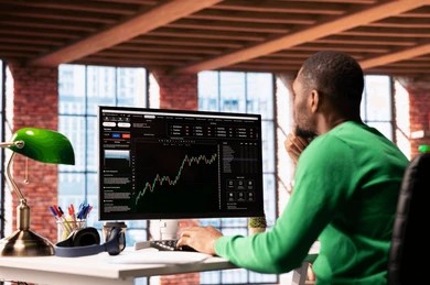 How Traders Use the 11 AM Rule in Practice